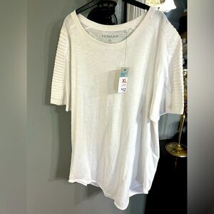 Mens white shirt with detailed pleated sleeve. Great for a date night $5 NWT. XL